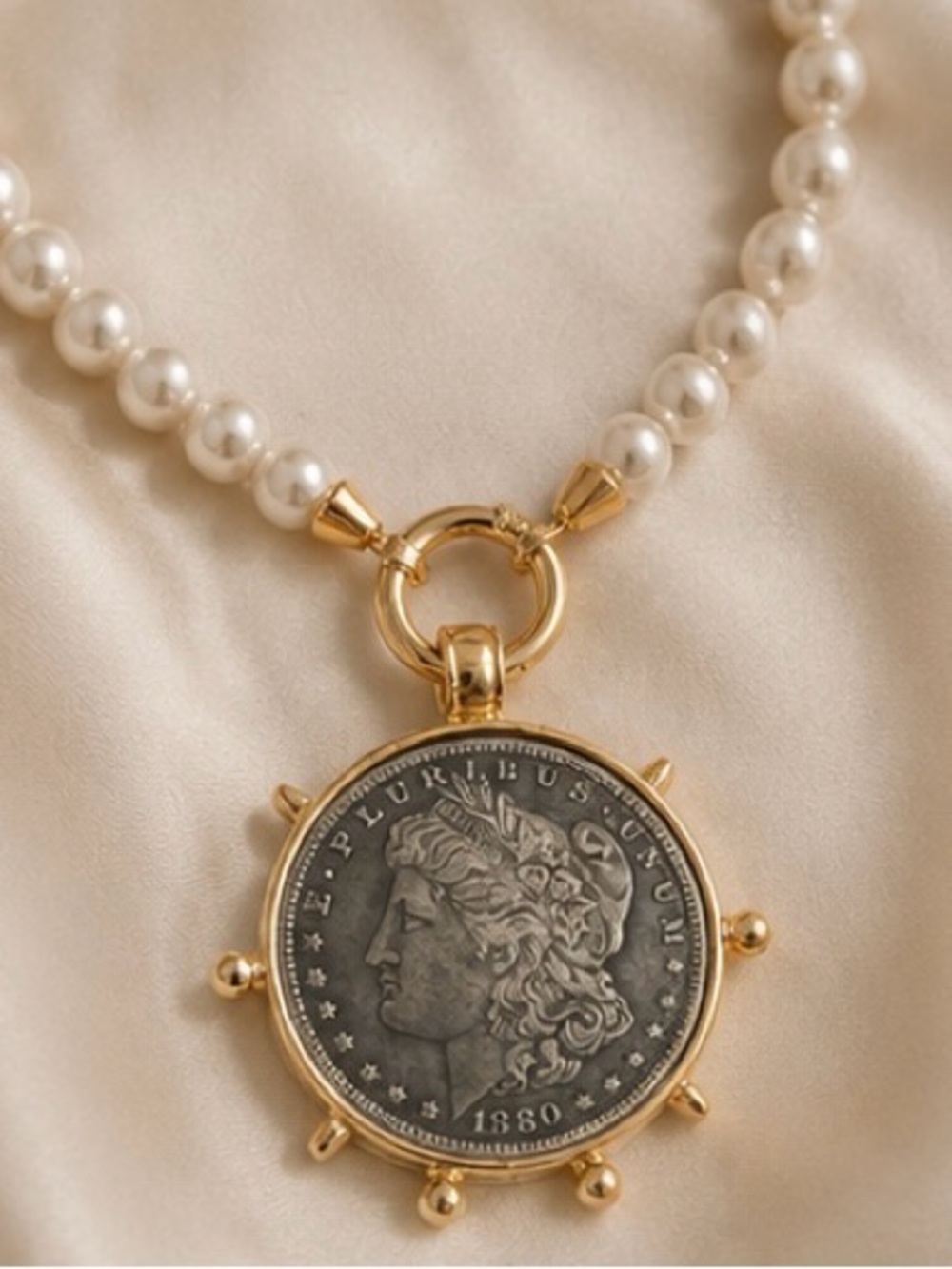 Vintage-Inspired Pearl & Coin Pendant Necklace - Picture 5 of 6
